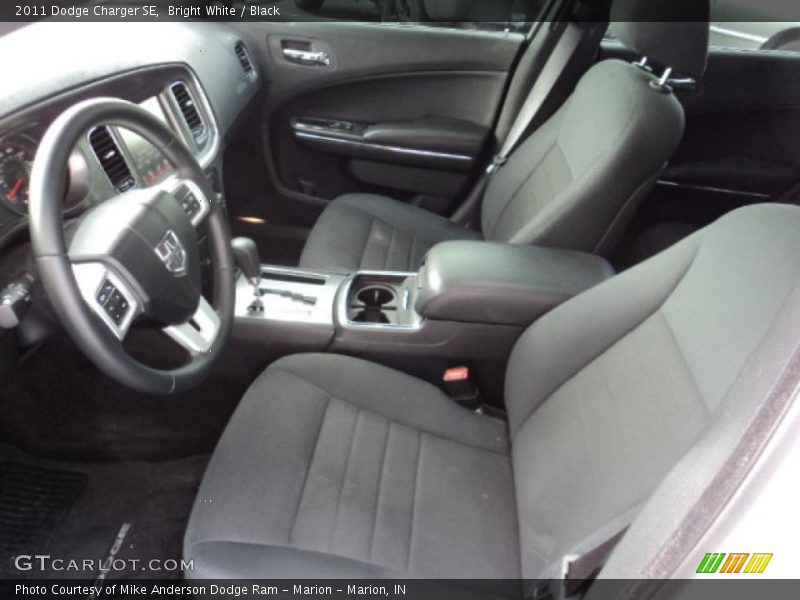 Bright White / Black 2011 Dodge Charger SE