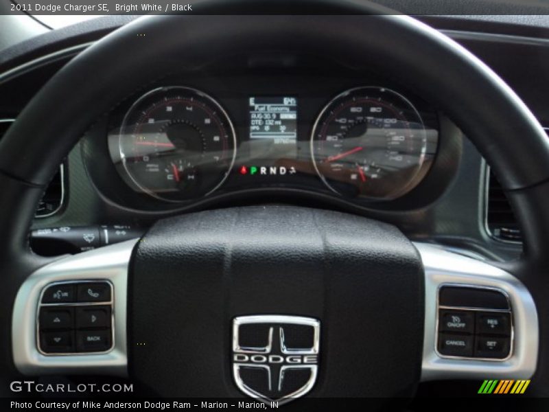 Bright White / Black 2011 Dodge Charger SE