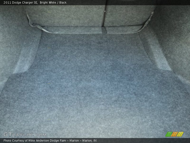 Bright White / Black 2011 Dodge Charger SE