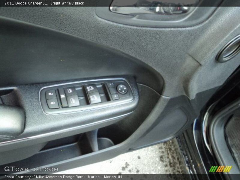 Bright White / Black 2011 Dodge Charger SE