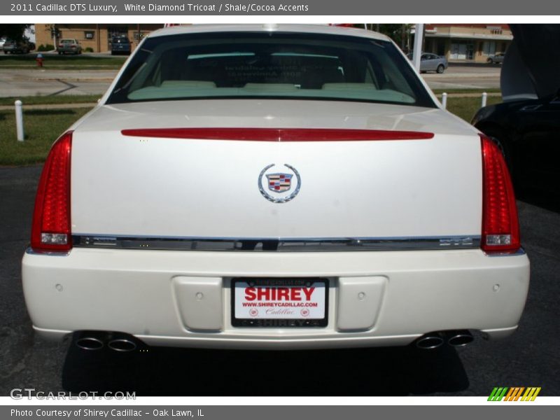 White Diamond Tricoat / Shale/Cocoa Accents 2011 Cadillac DTS Luxury