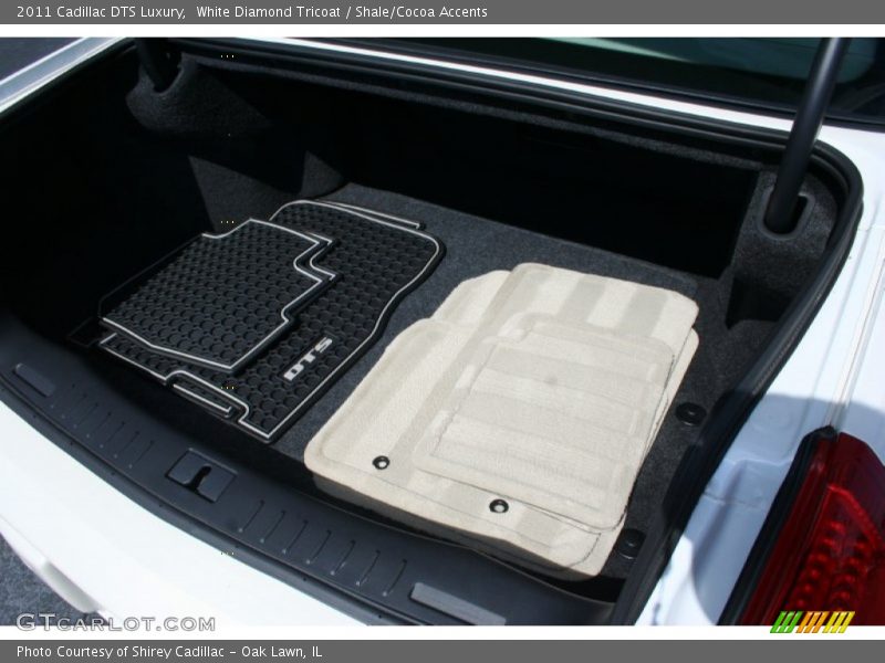 White Diamond Tricoat / Shale/Cocoa Accents 2011 Cadillac DTS Luxury