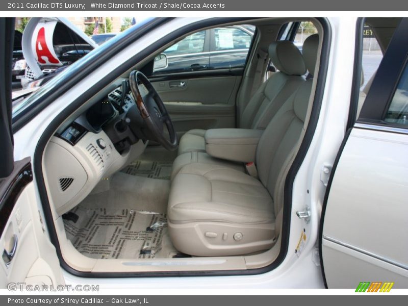 White Diamond Tricoat / Shale/Cocoa Accents 2011 Cadillac DTS Luxury