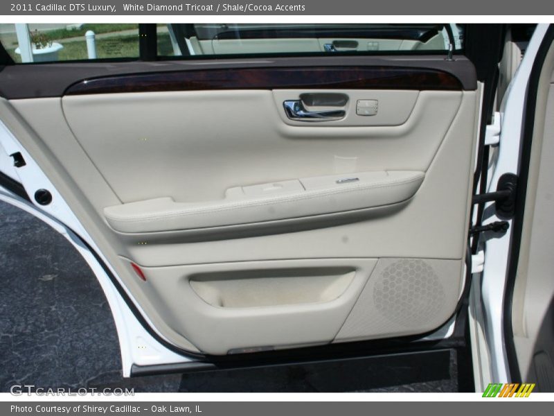 White Diamond Tricoat / Shale/Cocoa Accents 2011 Cadillac DTS Luxury