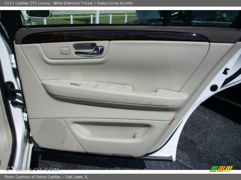 White Diamond Tricoat / Shale/Cocoa Accents 2011 Cadillac DTS Luxury