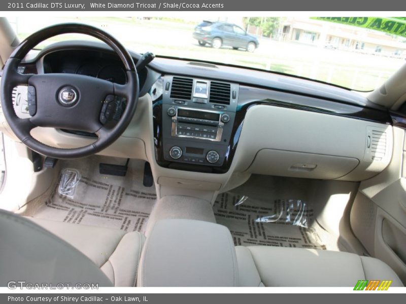 White Diamond Tricoat / Shale/Cocoa Accents 2011 Cadillac DTS Luxury