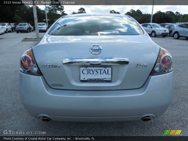 Radiant Silver / Charcoal 2010 Nissan Altima 2.5 S