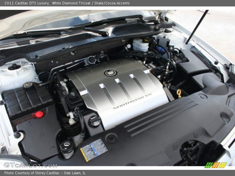White Diamond Tricoat / Shale/Cocoa Accents 2011 Cadillac DTS Luxury