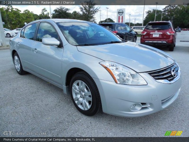 Radiant Silver / Charcoal 2010 Nissan Altima 2.5 S