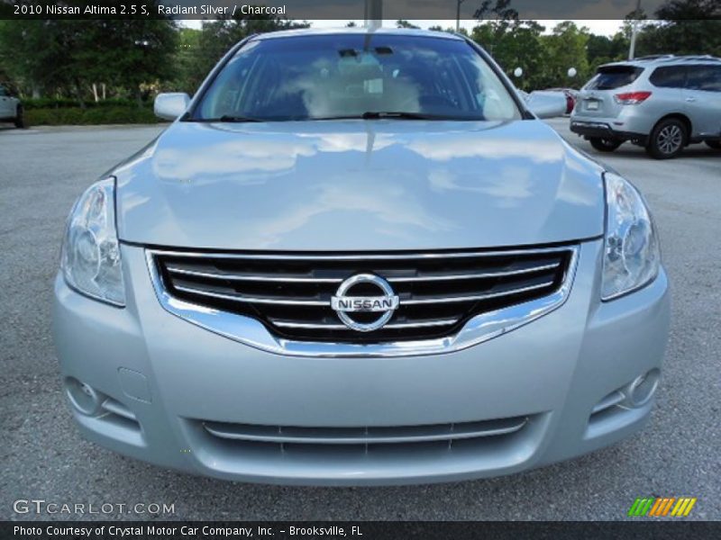Radiant Silver / Charcoal 2010 Nissan Altima 2.5 S