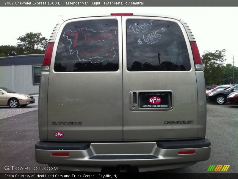 Light Pewter Metallic / Neutral 2002 Chevrolet Express 1500 LT Passenger Van