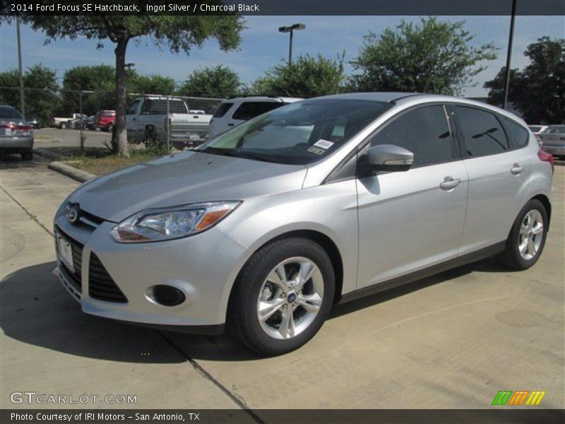 Ingot Silver / Charcoal Black 2014 Ford Focus SE Hatchback