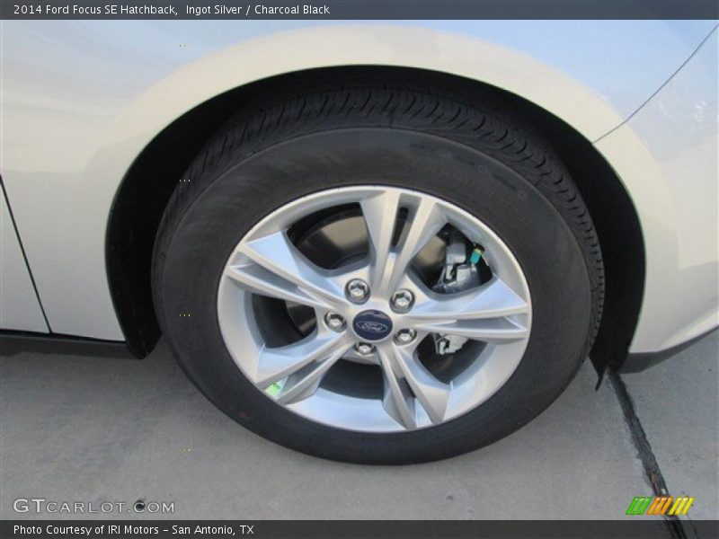 Ingot Silver / Charcoal Black 2014 Ford Focus SE Hatchback