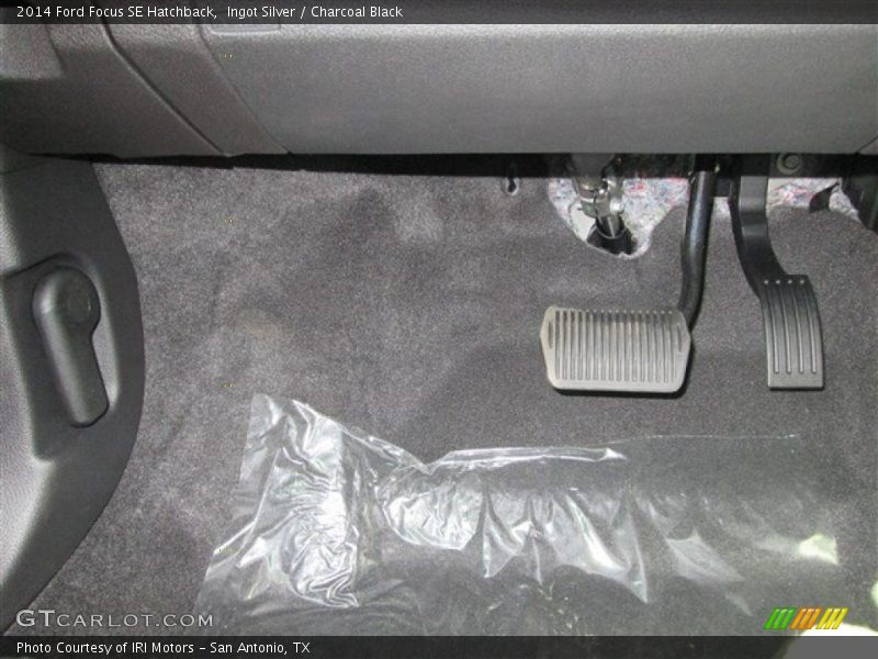 Ingot Silver / Charcoal Black 2014 Ford Focus SE Hatchback