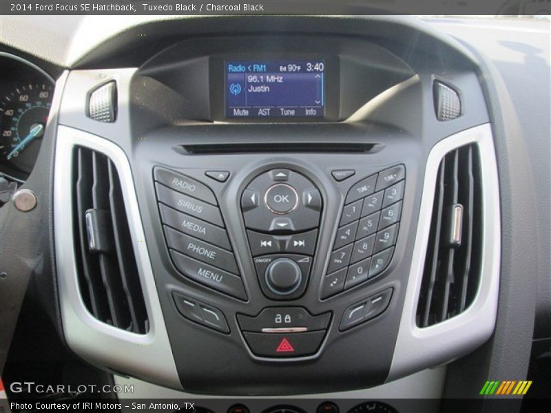 Controls of 2014 Focus SE Hatchback