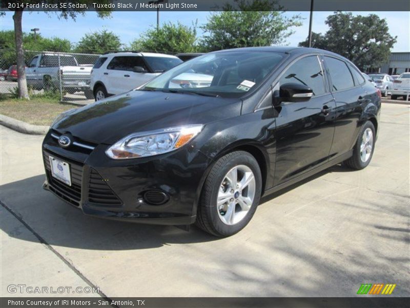 Tuxedo Black / Medium Light Stone 2014 Ford Focus SE Sedan