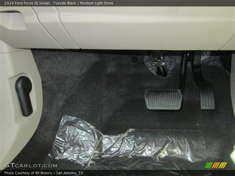 Tuxedo Black / Medium Light Stone 2014 Ford Focus SE Sedan