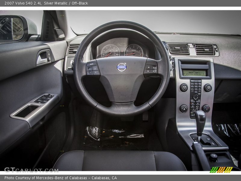 Dashboard of 2007 S40 2.4i