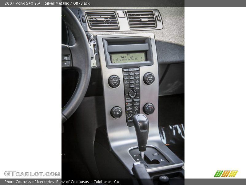 Controls of 2007 S40 2.4i