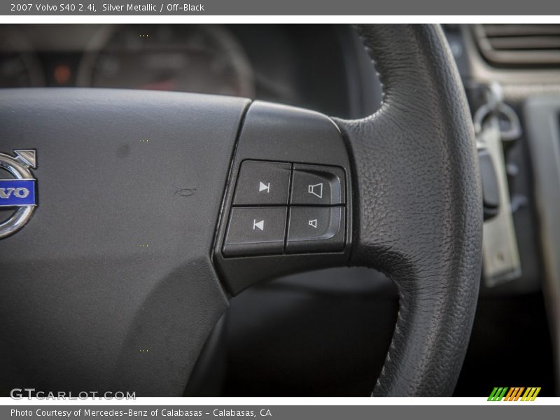 Controls of 2007 S40 2.4i