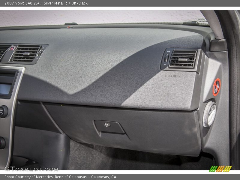 Silver Metallic / Off-Black 2007 Volvo S40 2.4i