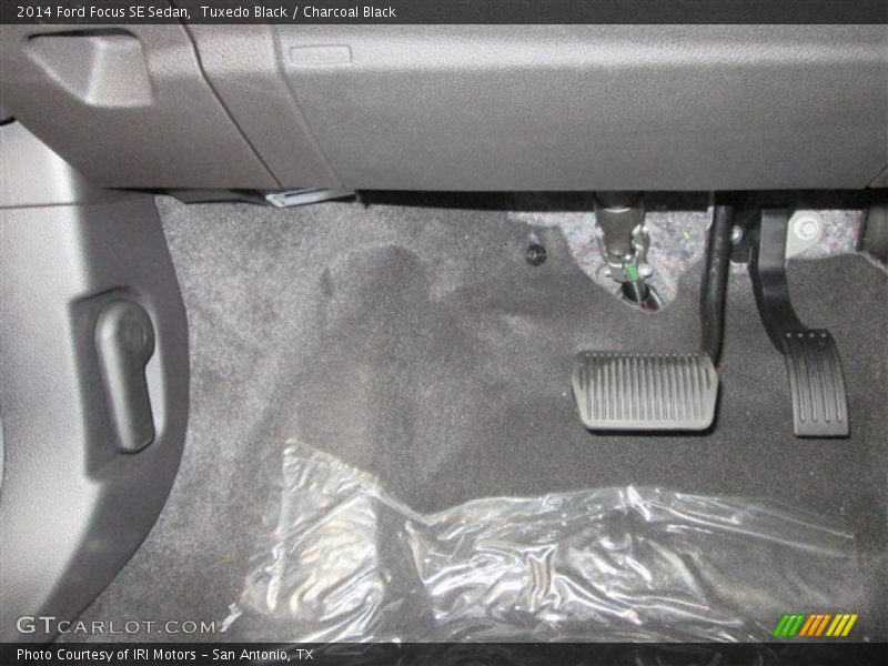 Tuxedo Black / Charcoal Black 2014 Ford Focus SE Sedan