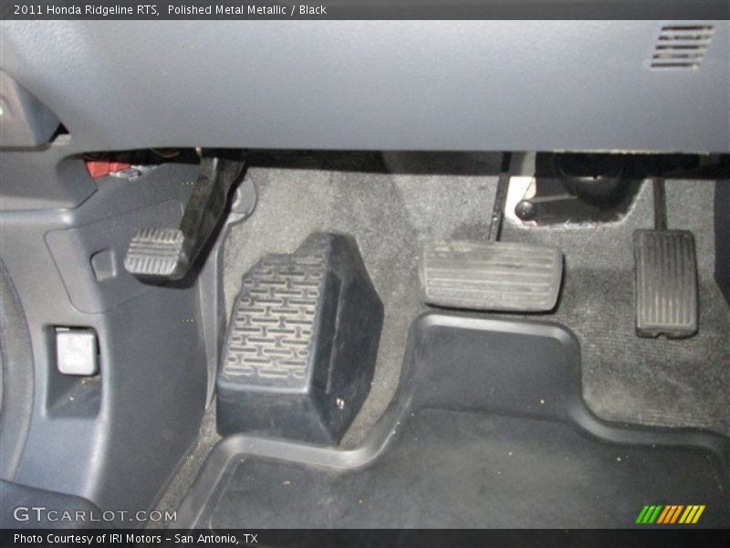 Polished Metal Metallic / Black 2011 Honda Ridgeline RTS