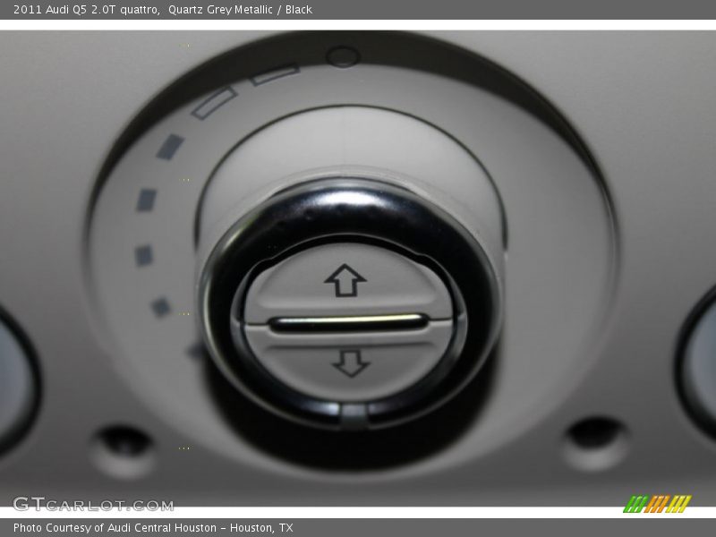 Quartz Grey Metallic / Black 2011 Audi Q5 2.0T quattro