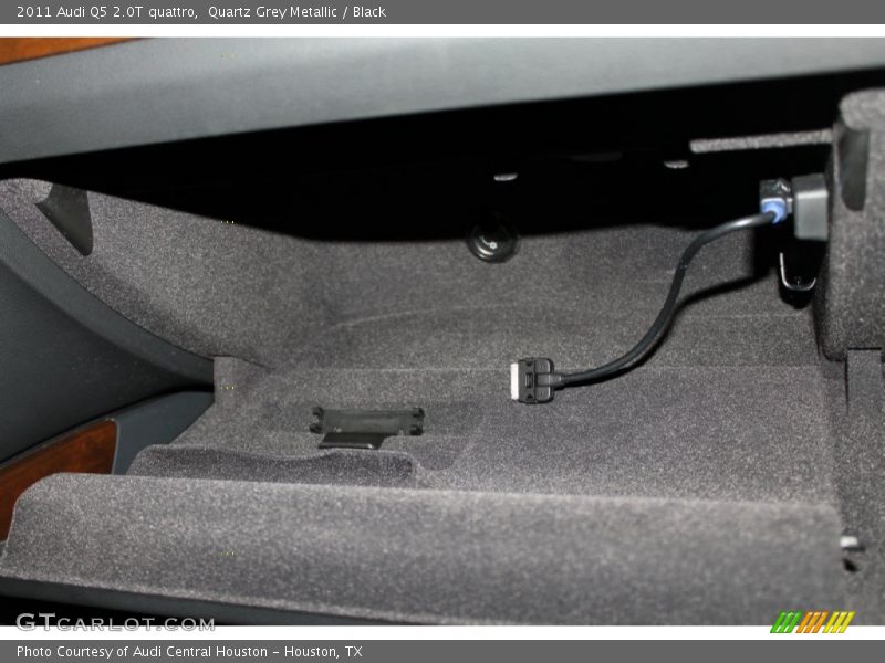 Quartz Grey Metallic / Black 2011 Audi Q5 2.0T quattro