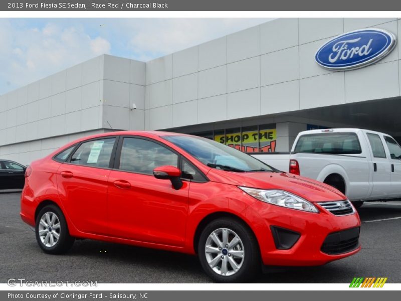 Race Red / Charcoal Black 2013 Ford Fiesta SE Sedan