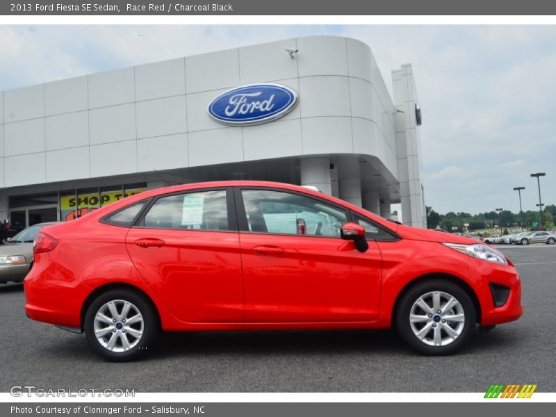 Race Red / Charcoal Black 2013 Ford Fiesta SE Sedan