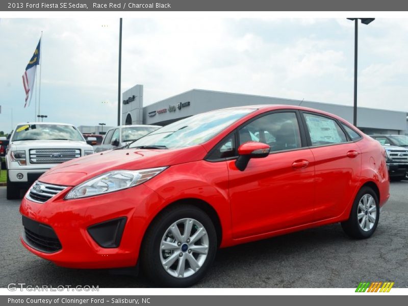 Race Red / Charcoal Black 2013 Ford Fiesta SE Sedan