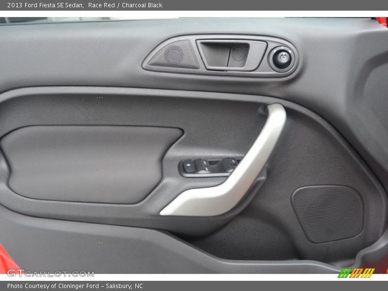Race Red / Charcoal Black 2013 Ford Fiesta SE Sedan