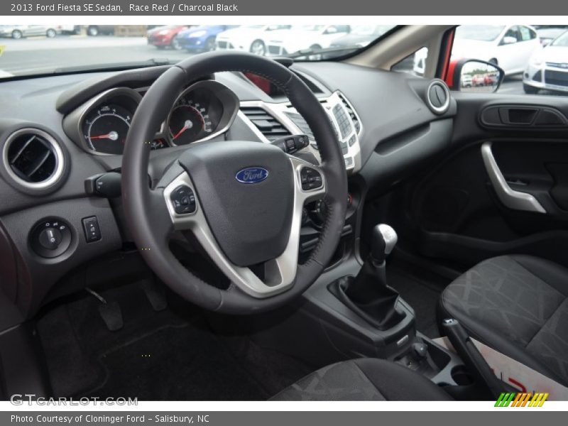 Race Red / Charcoal Black 2013 Ford Fiesta SE Sedan