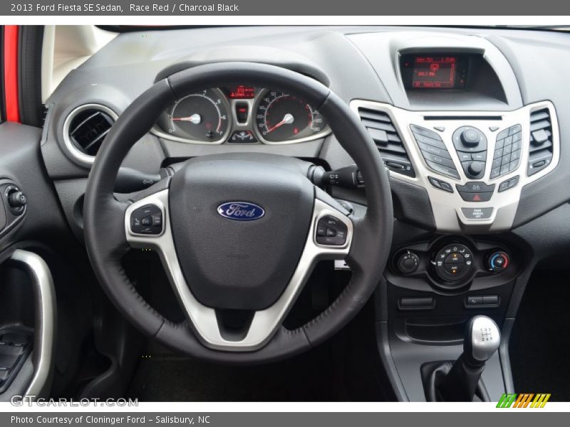 Race Red / Charcoal Black 2013 Ford Fiesta SE Sedan