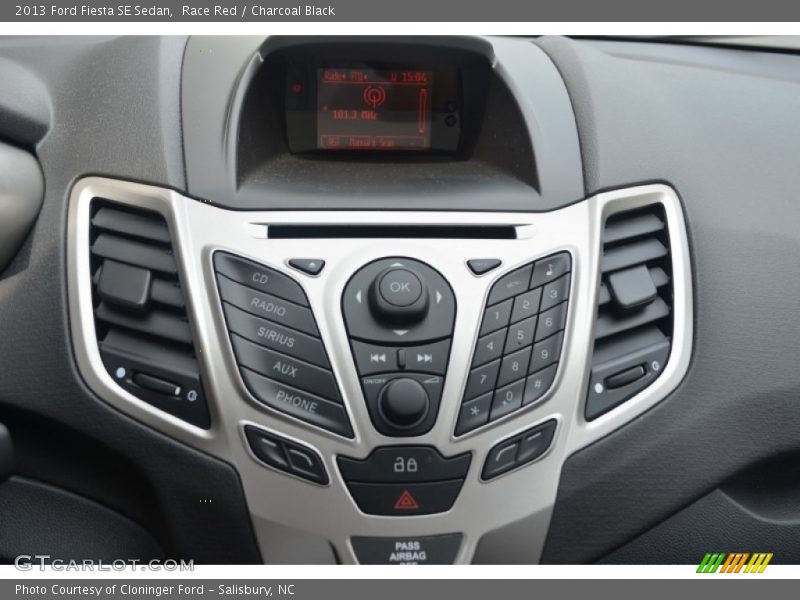 Race Red / Charcoal Black 2013 Ford Fiesta SE Sedan