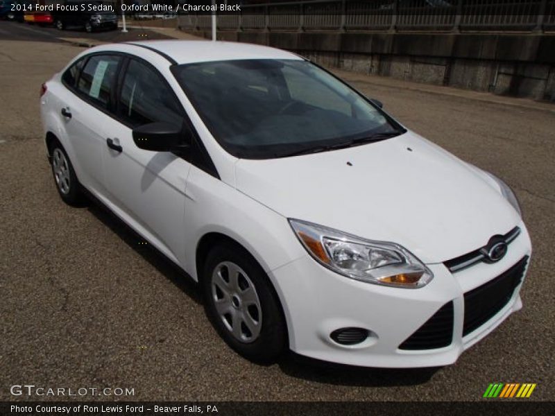 Front 3/4 View of 2014 Focus S Sedan
