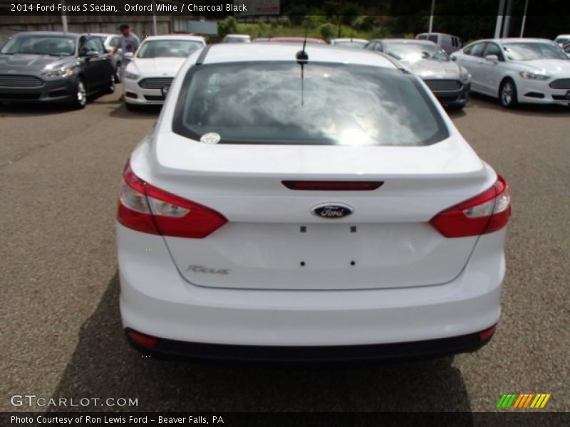 Oxford White / Charcoal Black 2014 Ford Focus S Sedan