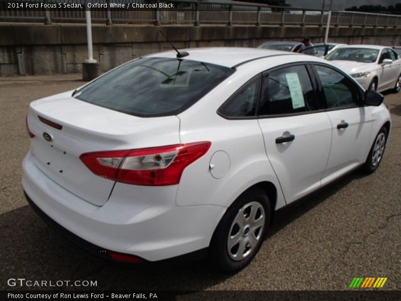 Oxford White / Charcoal Black 2014 Ford Focus S Sedan