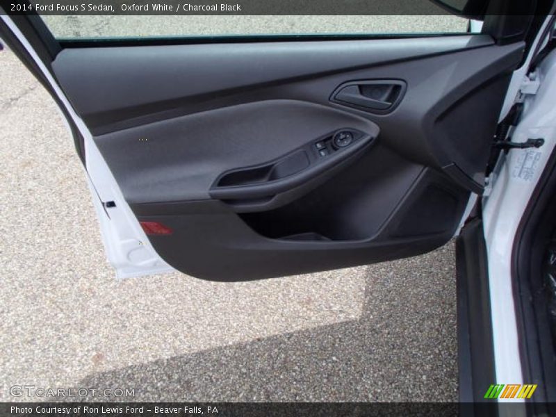 Oxford White / Charcoal Black 2014 Ford Focus S Sedan