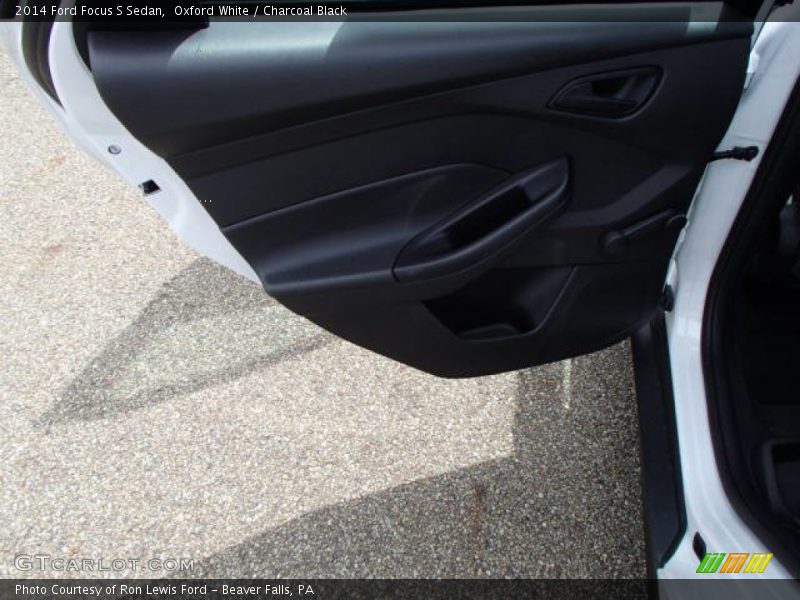Oxford White / Charcoal Black 2014 Ford Focus S Sedan