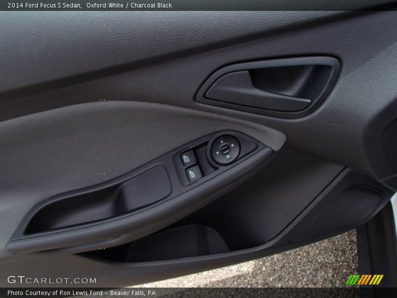 Oxford White / Charcoal Black 2014 Ford Focus S Sedan