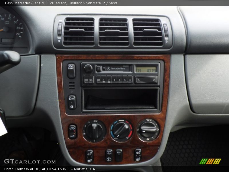 Brilliant Silver Metallic / Sand 1999 Mercedes-Benz ML 320 4Matic