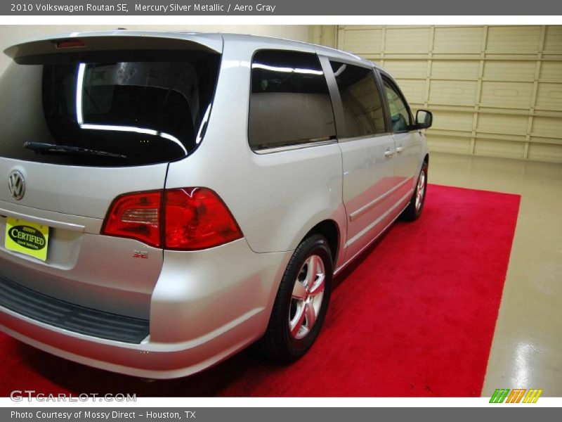 Mercury Silver Metallic / Aero Gray 2010 Volkswagen Routan SE