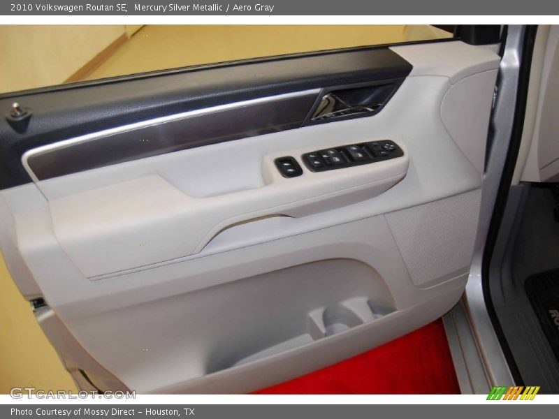 Mercury Silver Metallic / Aero Gray 2010 Volkswagen Routan SE