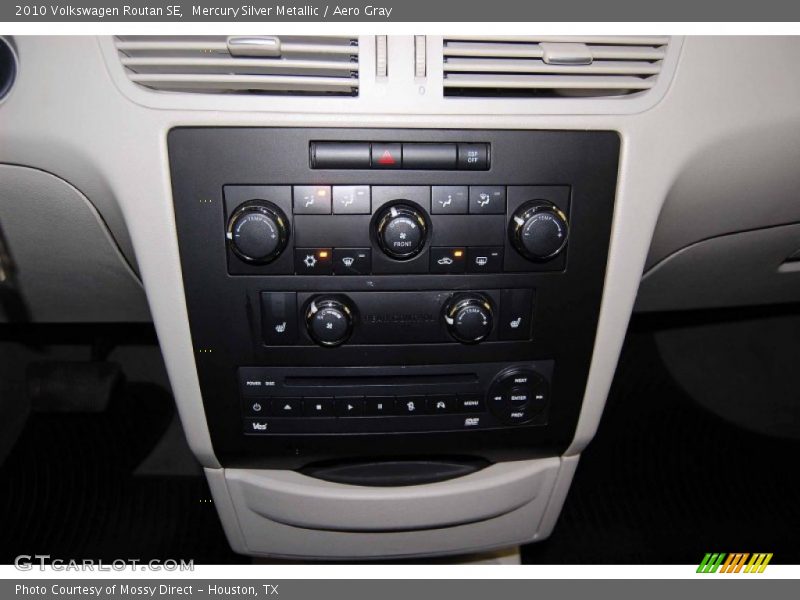 Mercury Silver Metallic / Aero Gray 2010 Volkswagen Routan SE