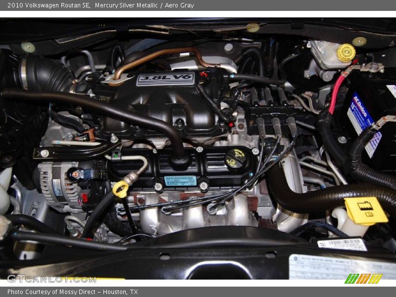 Mercury Silver Metallic / Aero Gray 2010 Volkswagen Routan SE