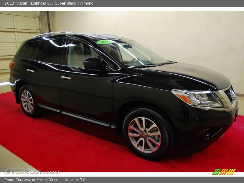 Super Black / Almond 2013 Nissan Pathfinder SV