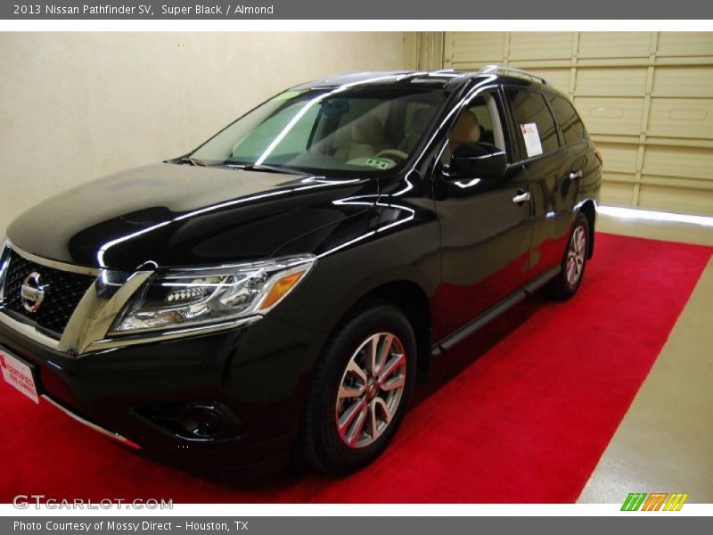 Super Black / Almond 2013 Nissan Pathfinder SV