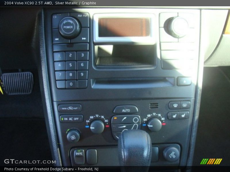 Silver Metallic / Graphite 2004 Volvo XC90 2.5T AWD